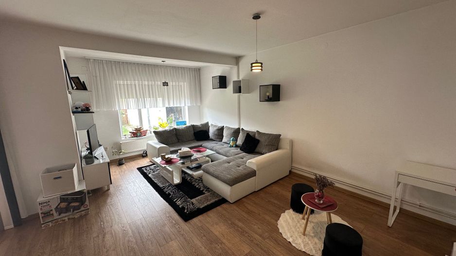 Casă / Vilă cu 5 camere zona Lunei - Poză 5