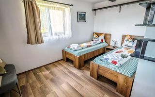 Pensiune agroturistică: 3 case tradiționale + teren în Desești - Poză 15