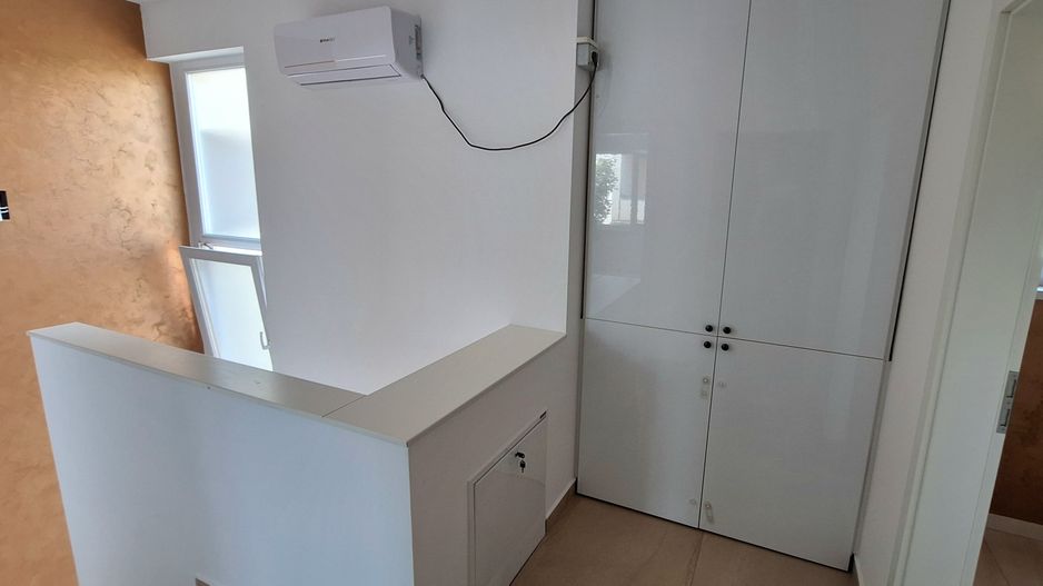 Locuinta insiruita cu 3 camere in Dumbravita - Poză 17