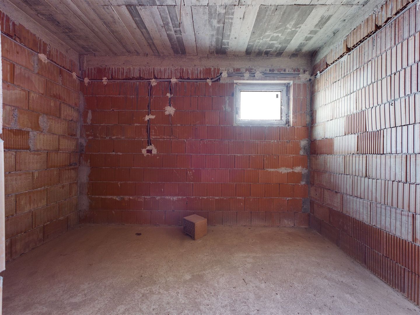 Casă la sol cu teren de 3.451mp în Gai - Poză 6