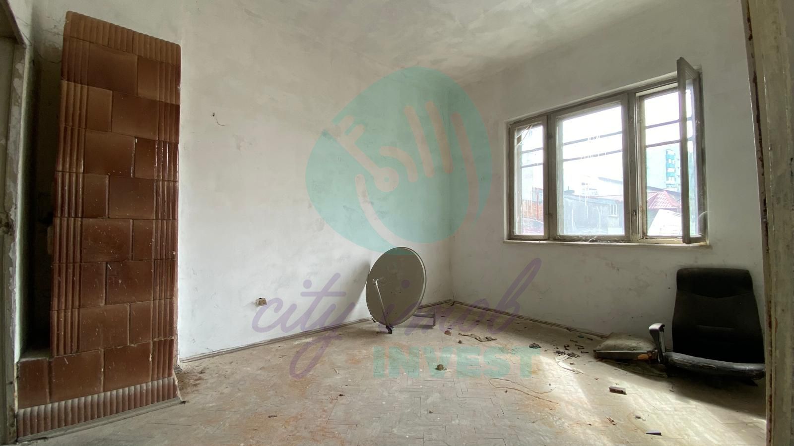 Teren 374 mp si 2 corpuri cu 7 apartamente - Poză 8