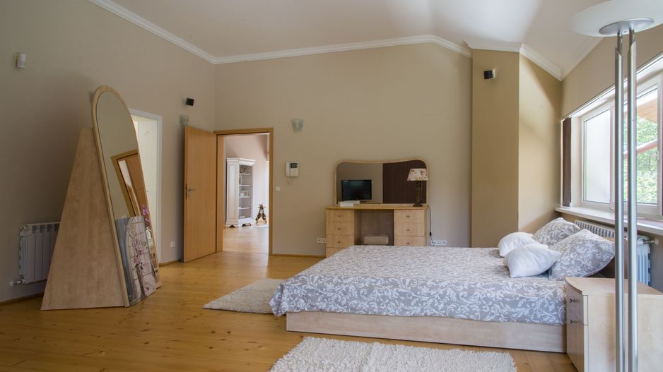 Generoasa si spatioasa - Poză 6