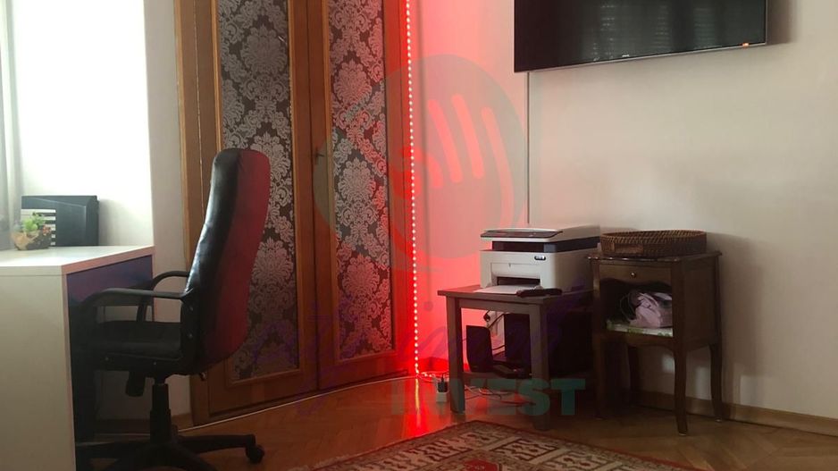 Apartament cu 3 camere renovat si cu parcare - Poză 4