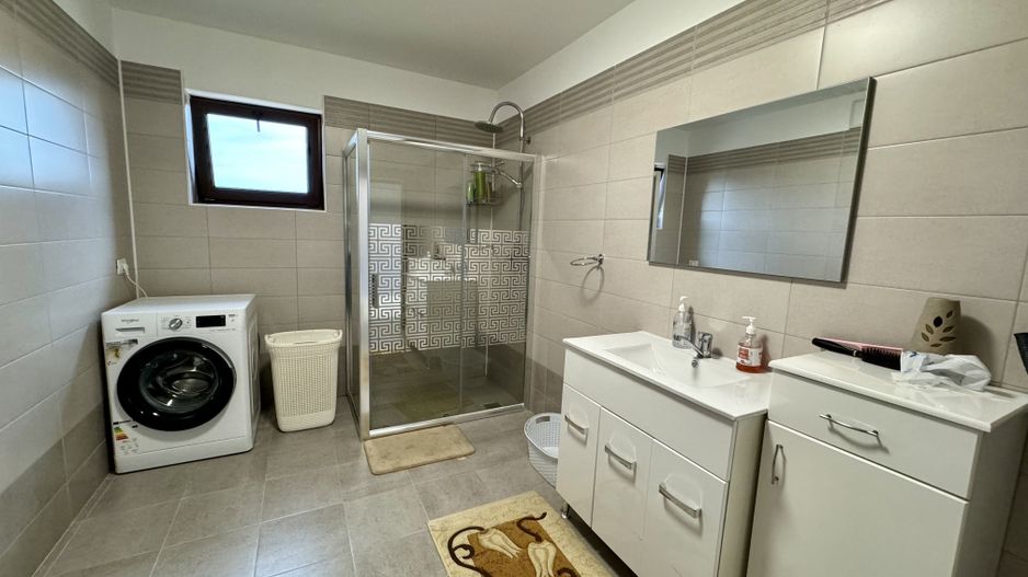 Casă Spațioasă de Vânzare în Ghimbav | Două Apartamente | Teren 579 mp - Poză 22