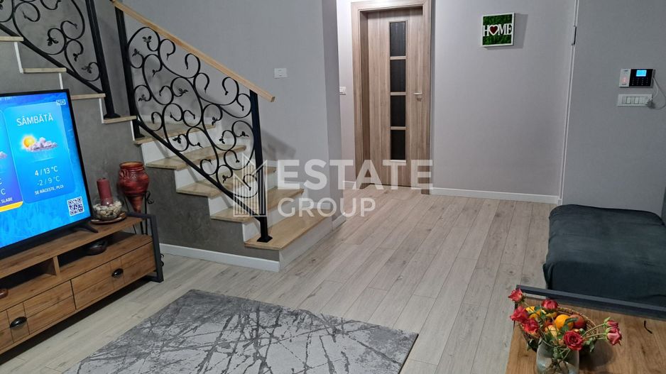 Duplex cu 5 camere despartit prin garaj in Dumbravita - Poză 4
