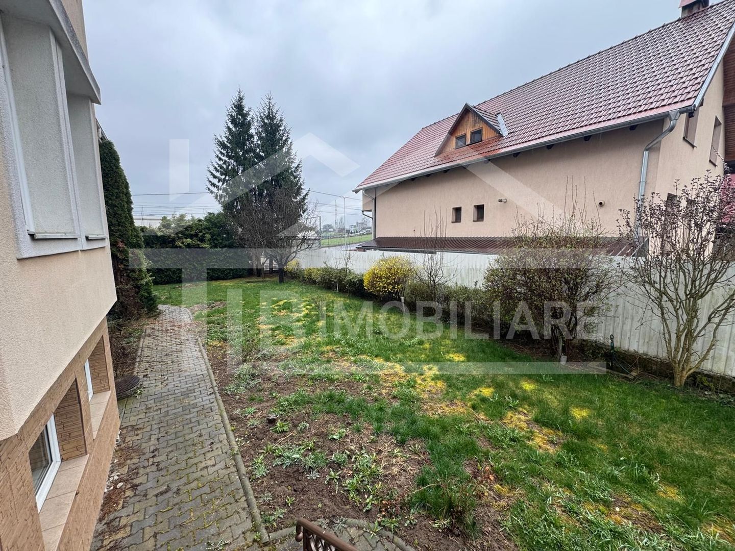 Vila cu 6 camere, 420mp,  teren 720mp, parcari, Zona Shopping City - Poză 3