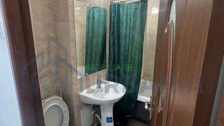 Ofer spre închiriere apartament Tătărași, la bulevard, utilat complet - Poză 5