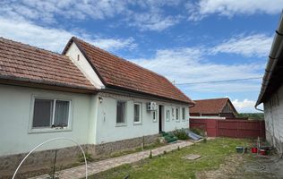 Casa individuala in Arpasu de Sus, teren mare, partial renovata