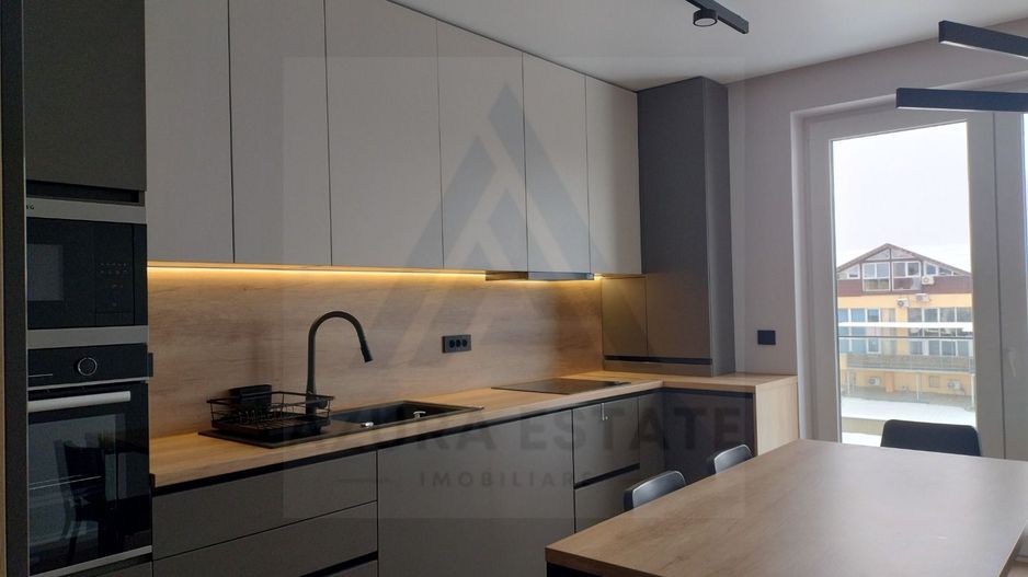 Apartament lux 85 mp utili 3 camere 2 bai si parcare subterana Central - Poză 3