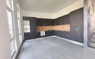 Casa cu piscina interioara si priveliste catre Cetatea Cisnadioarei - Poză 14
