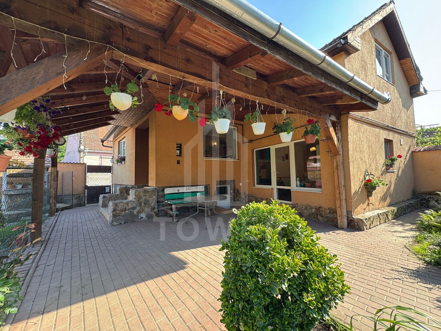 Casă în exclusivitate la Ocna Sibiului - Poză 1