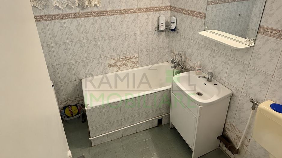 Apartament 3 camere Tractorul, ideal pentru renovare și personalizare - Poză 3