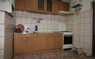 ideal pentru studenti sau o familie, cladire istorica, centrala proprie - Poză 14