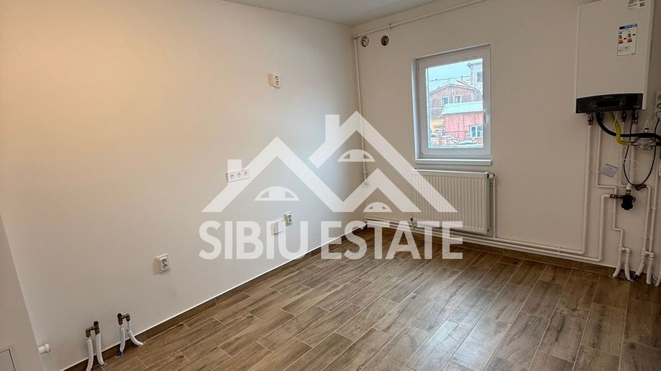 Locație excelentă! Apartament 3 camere renovat, etaj 1, Sibiu - Poză 1