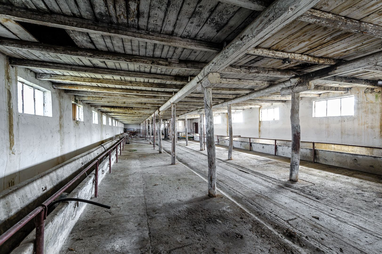 Fermă Mândruloc 2,5 ha - Poză 2