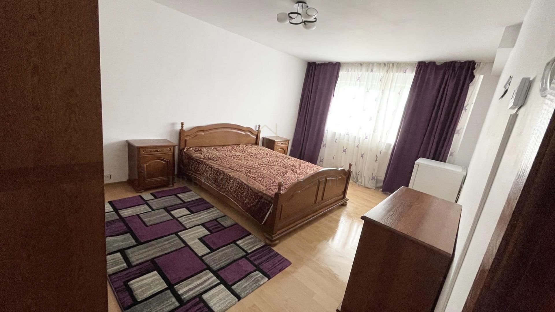 Apartament 2 Camere de vanzare - Zona de sus - Poză 1