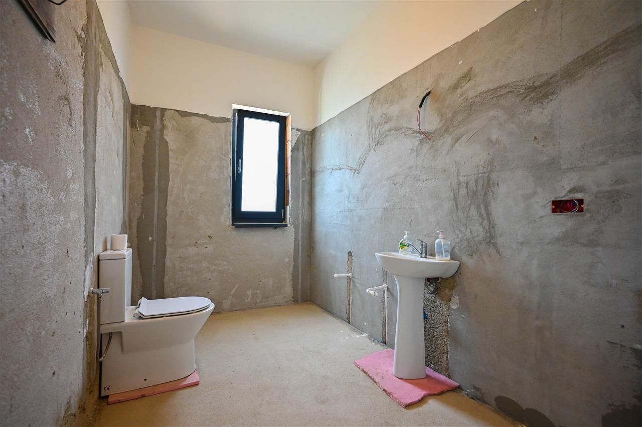 Casa personalizabila,pe un singur nivel,  pod mansardabil,pozitie cu liniste - Poză 13