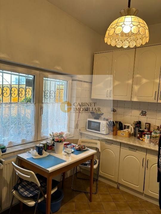 Vilă Spațioasă cu 7 Camere in Domenii – Locație Excelentă - Poză 4