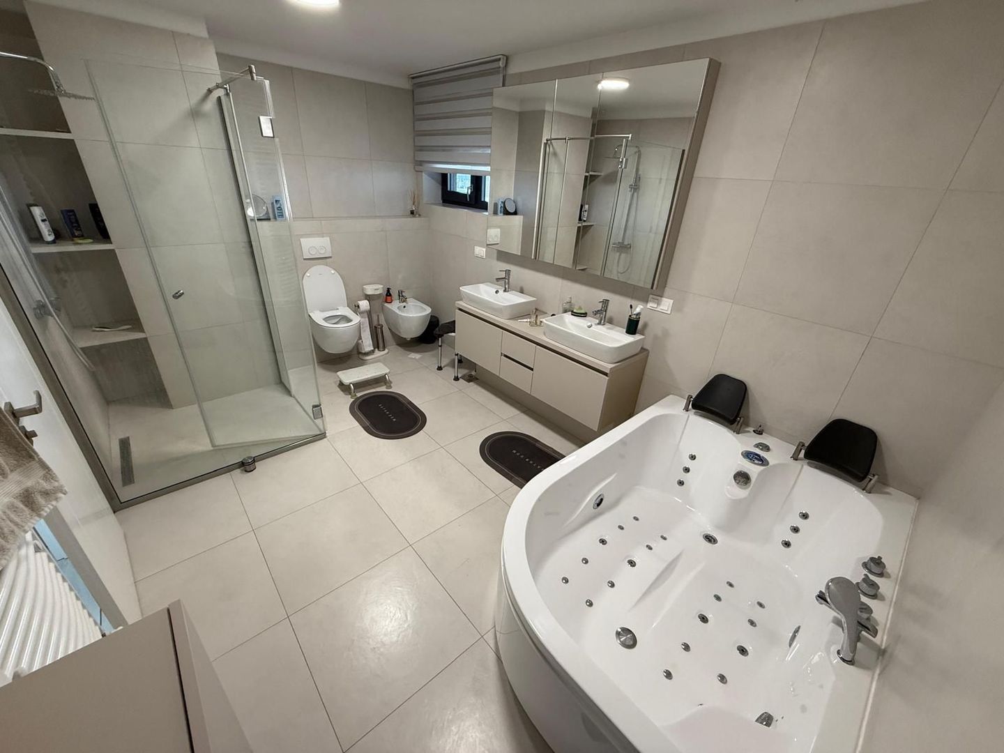 Apartament bloc NOU,4 camere,3 bai,2 terase,parcare privată - Poză 5