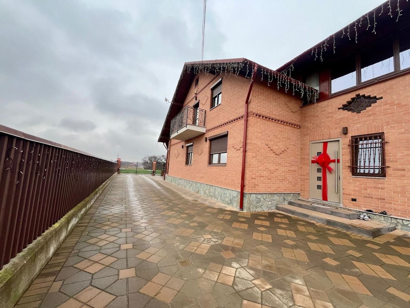 CASA COMPLET UTILATA SI MOBILATA MODERN CU GRADINA | 1100 MP |MARGINEA - Poză 43