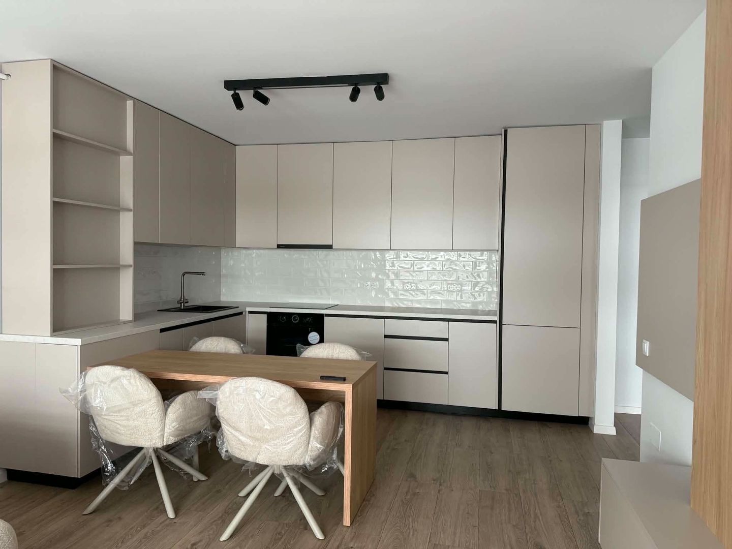 COMISION 0%! VANZARE APARTAMENT 2 CAMERE ZONA EROILOR - Poză 1