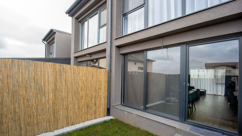 Casă înșiruită de vânzare în Sânpetru | Mobilată și utilată premium - Poză 20