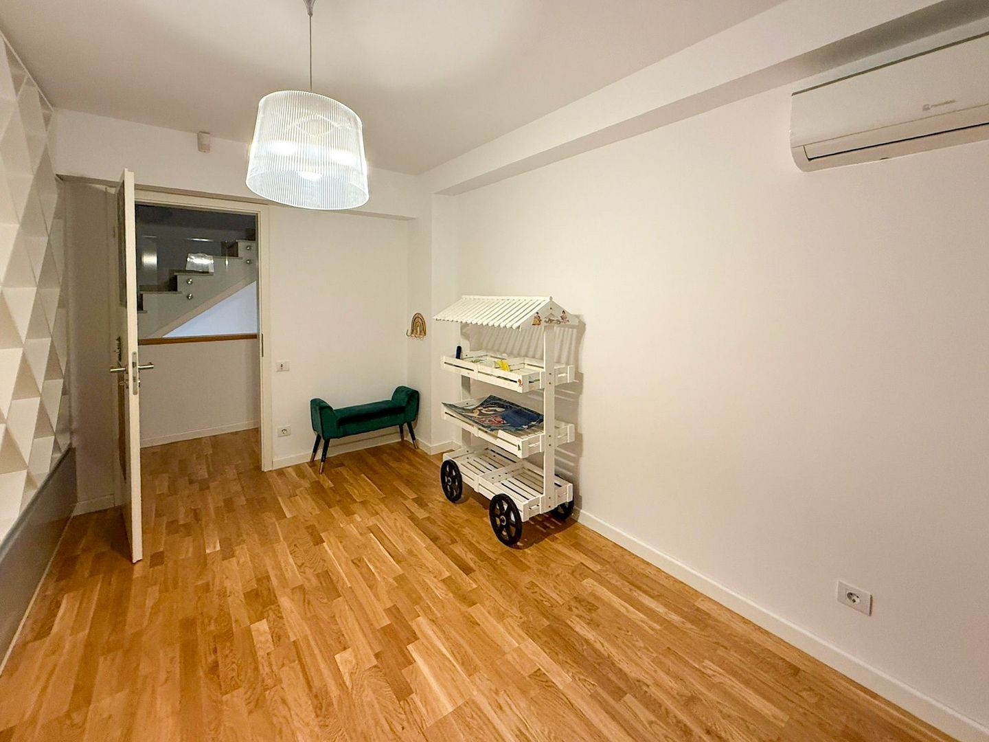 Chirie | Vilă 5 camere 170mp | Parcare | Jacuzzi | Curte privată - Poză 15