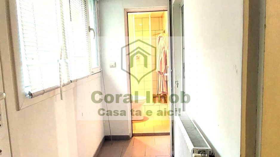 Vanzare casa 6 camere, 3 bai, 3 bucatarii, 2 centrale,  curte individu - Poză 10