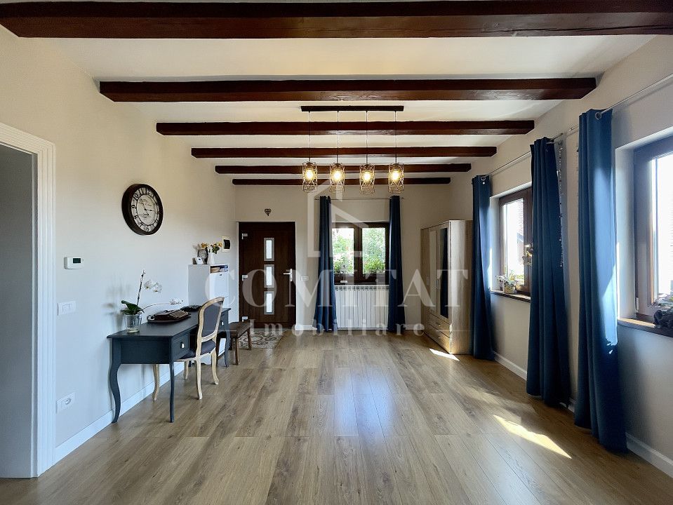 Casă cochetă cu teren generos și panoramă Chinteni - Poză 4