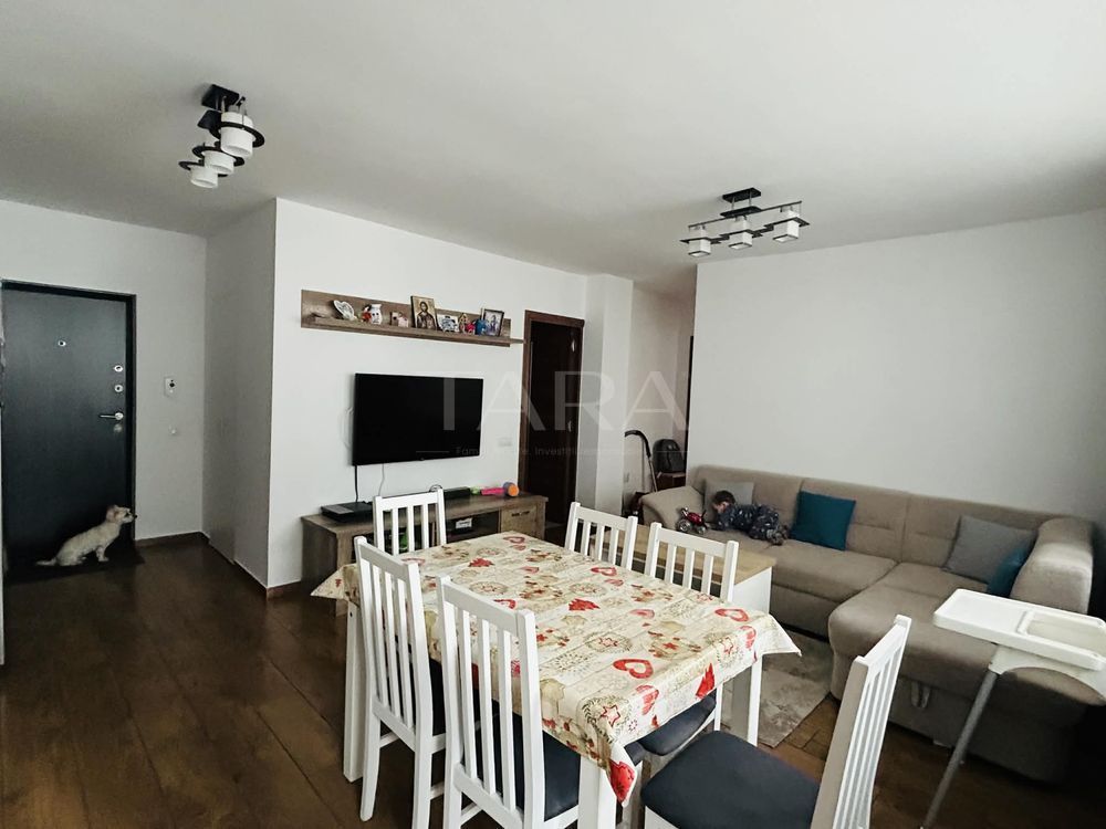 Apartament 3 camere, mobilat și utilat, doua balcoane, parcare. - Poză 2