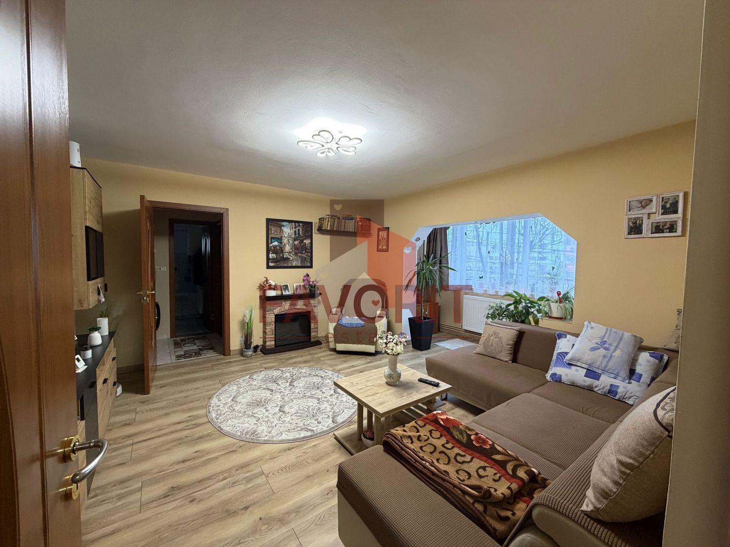 3 camere | etaj 1 | centrala proprie | mobilat si utilat | 2 bai | 2 balcoane | - Poză 1