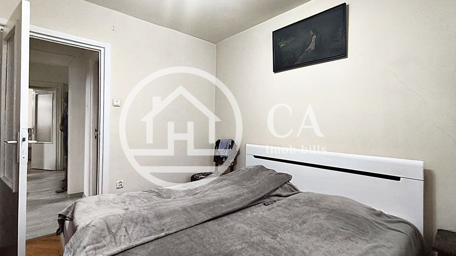 Apartament de vânzare cu 3 camere în zona Rogerius, Oradea - Poză 2