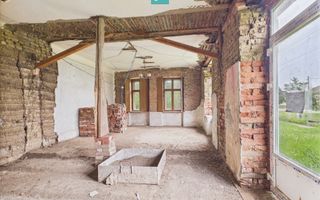 Casă de reabilitat pe teren generos- Comuna Variaș - Poză 17