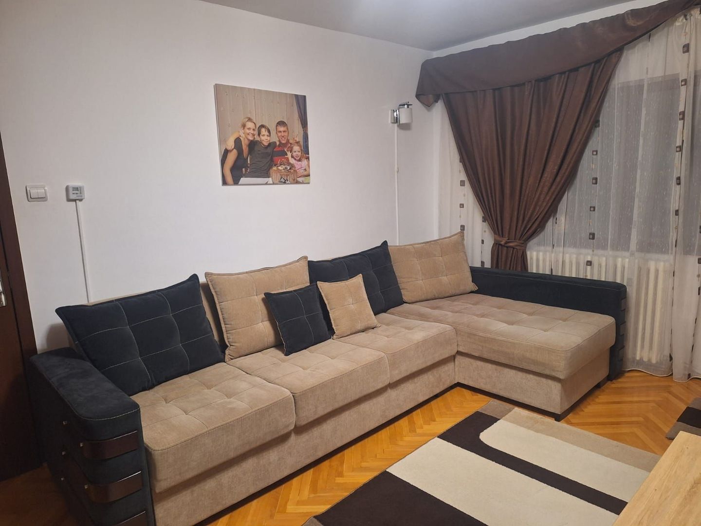 ageuropa.ro vinde apt. 2 cam. 56mp etaj 4 în Micro 16. - Poză 1