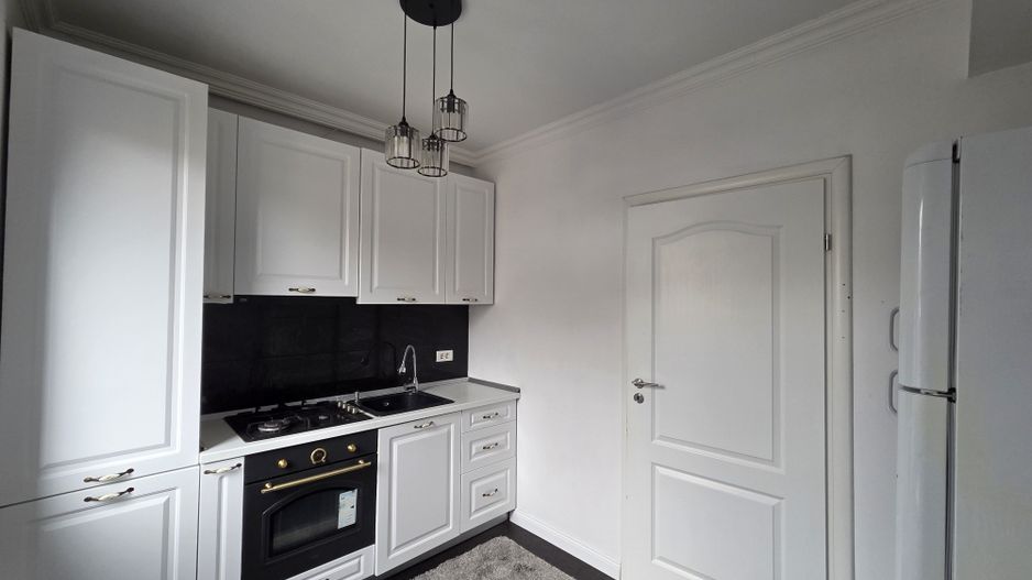 Apartament 3 camere si curte proprie - Poză 1