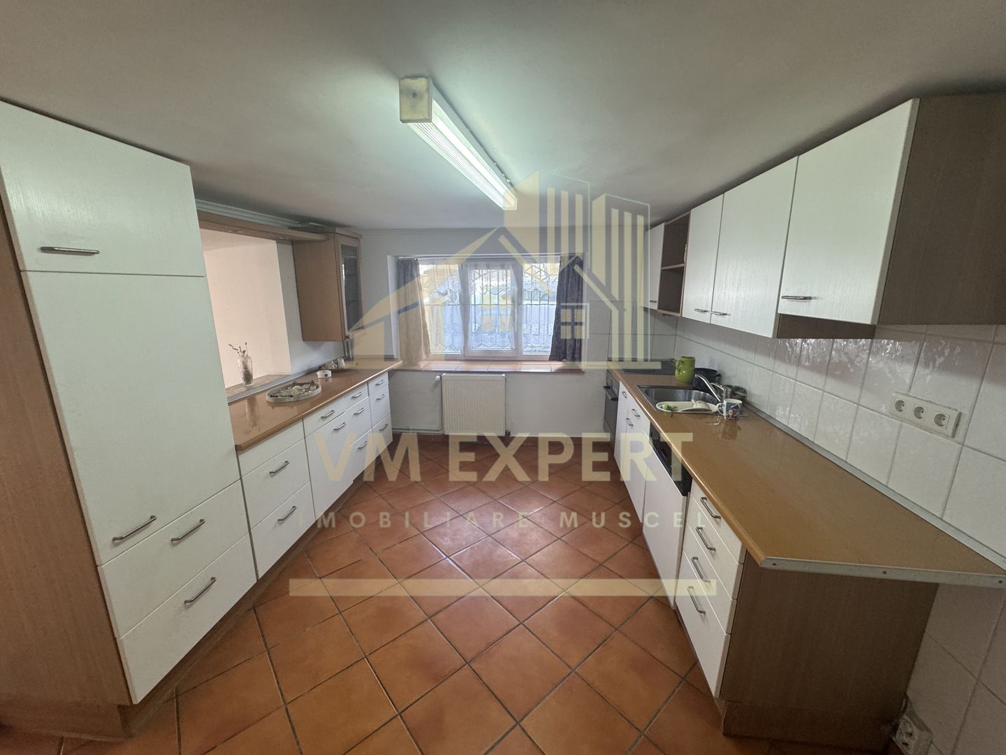 VILA 5 CAMERE, TEREN 4520 MP, LERESTI, ARGES - Poză 8