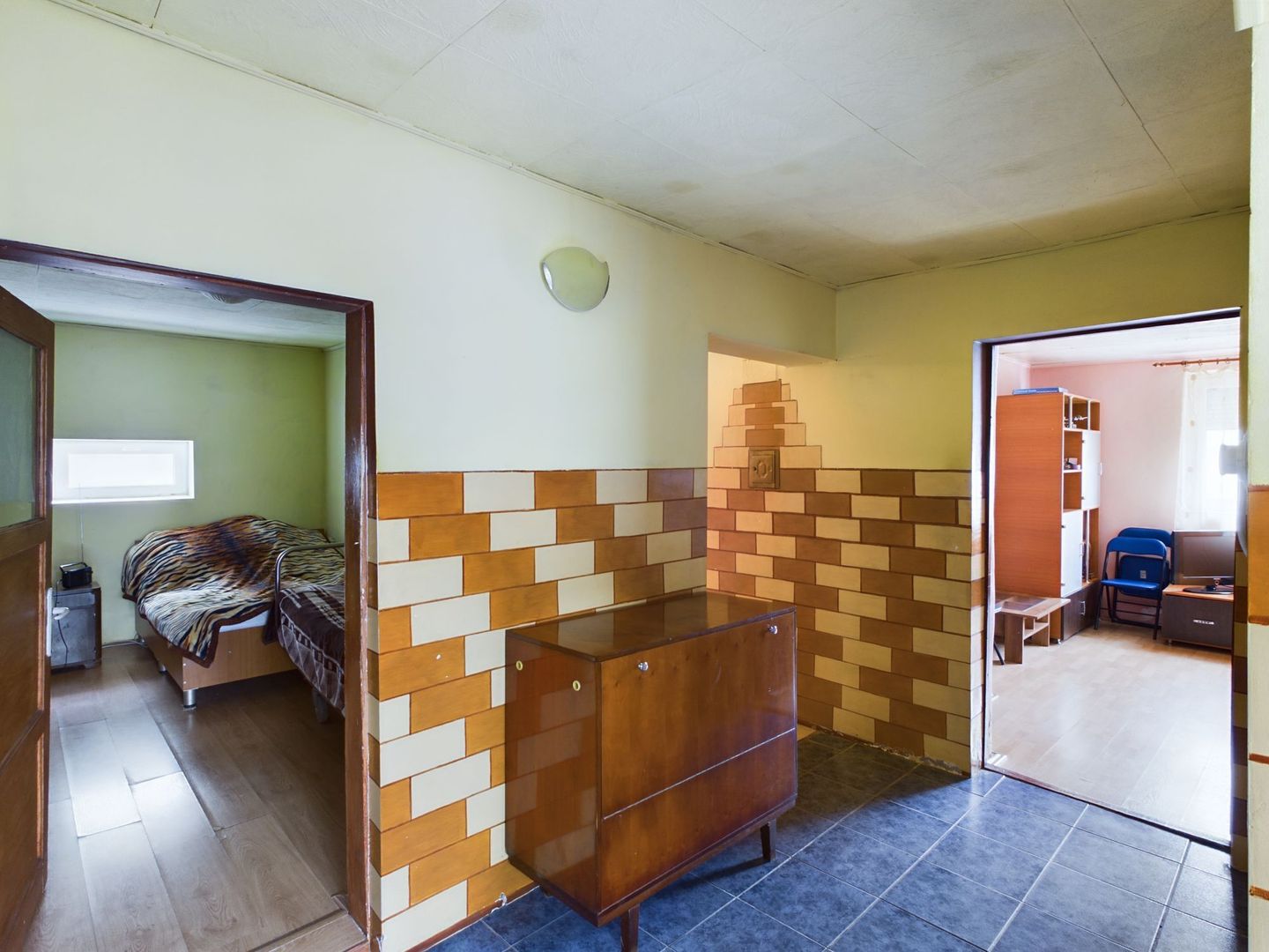 Casă cu 4 camere în Bujac. - Poză 3
