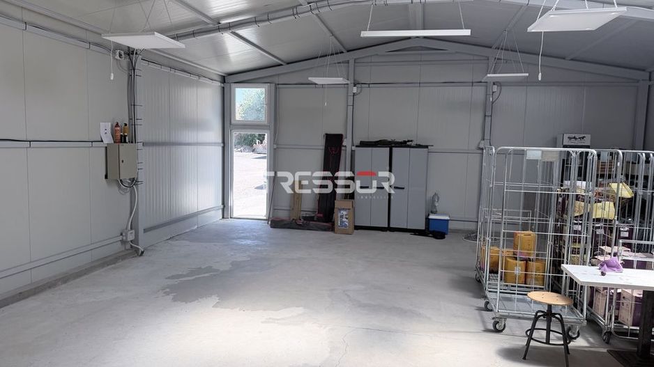 Închiriere hală 100 mp în Lumina, curent 220/380 V, baie proprie - Poză 6