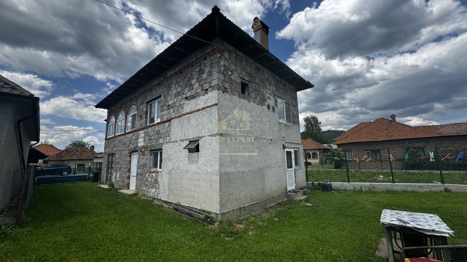 CASA 5 CAMERE 180 MP TEREN 814 MP CAMPULUNG - Poză 21