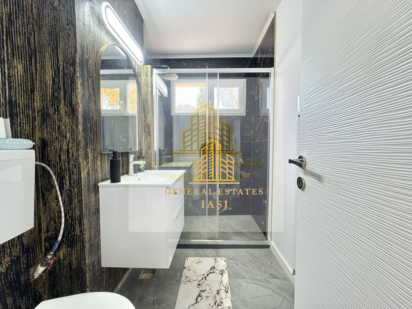 Vânzare apartament cu 2 camere 52 m.p. în Pod Roș - Poză 15