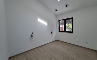 Apartament 2 camere in Vila , Centrala Proprie , Totul Nou L354 - Poză 3