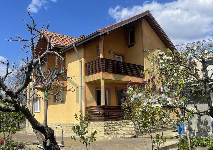 Casă cu etaj, Gropnița, sat Bulbucani – central, mobilată complet - Poză 7