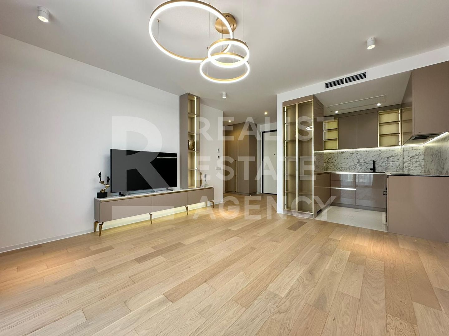 Apartament cu 2 camere - Poză 1