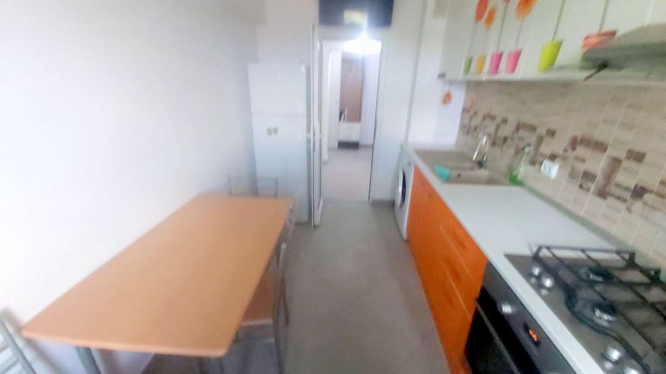 Apartament cu doua camere, decomandat - Bd. Unirii, scoala nr. 10 - Poză 2