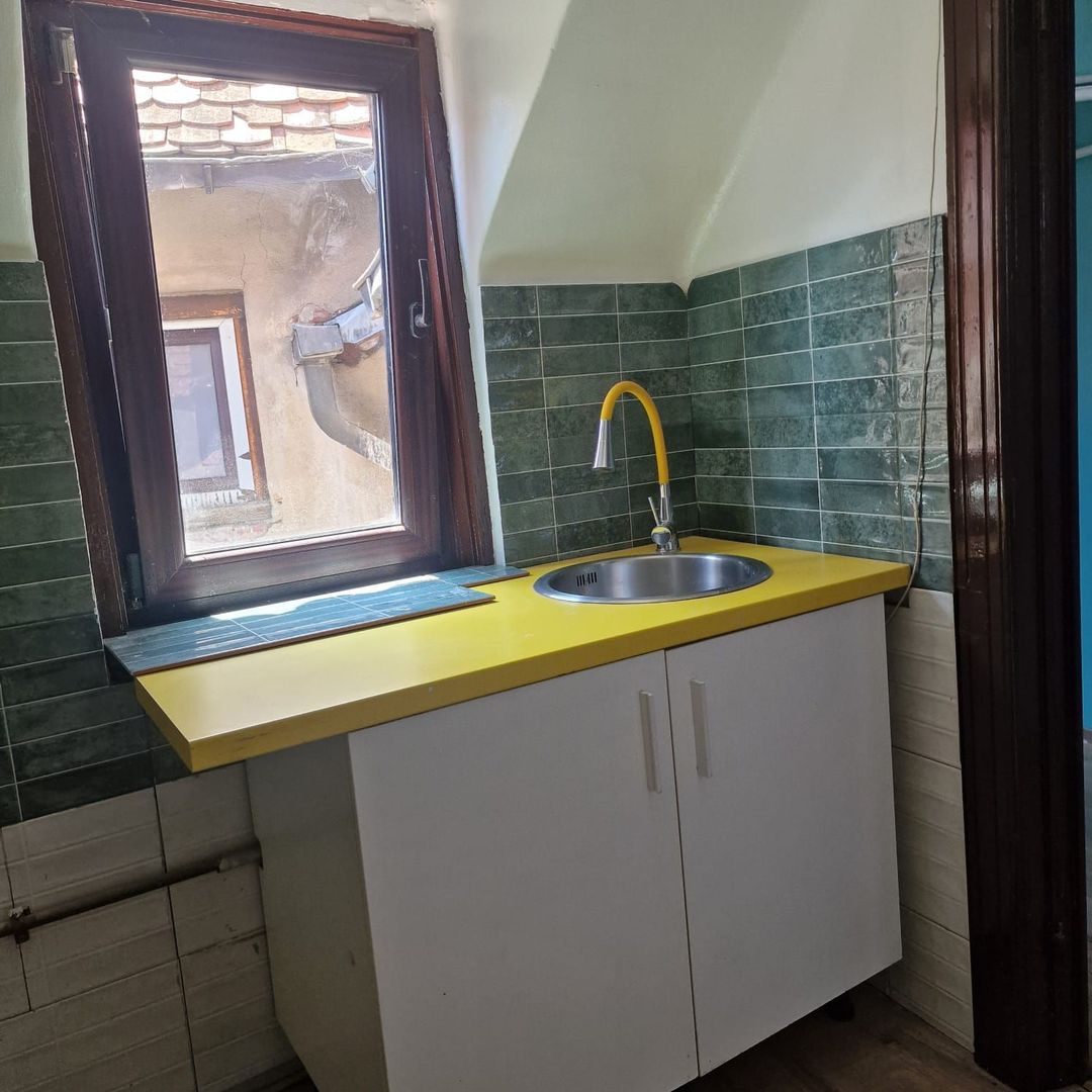 Etaj de Vilă Interbelică, 5 Camere, Balcon și Mansardă – Parc Carol - Poză 11