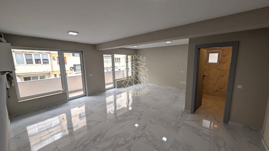 Spatiu de Birou Nou 36 mp-balcon 7 mp-Zona Han - Poză 1