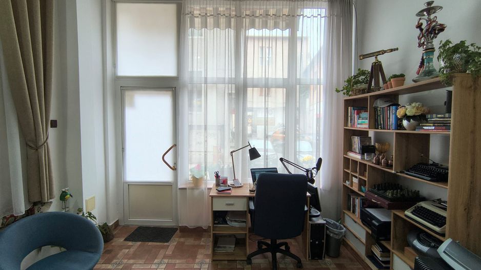 Spatiu comercial, ultracentral, Republicii, Oradea. 600 E/lună. Com 0 - Poză 2