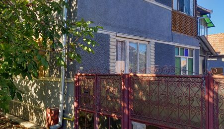 Casa cu etaj, 350mp utili, cu teren de 1650mp, loc. Cristești, Mureș