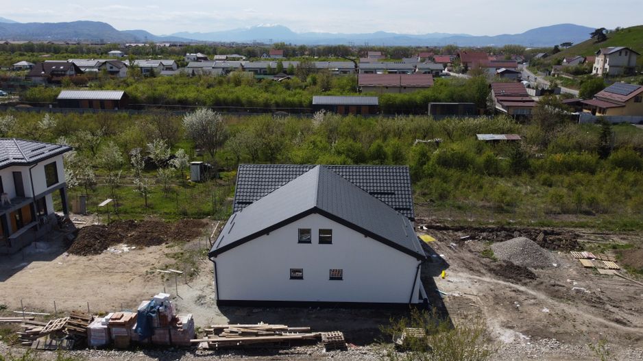 Casă premium pe parter de vânzare în Sânpetru - Poză 2