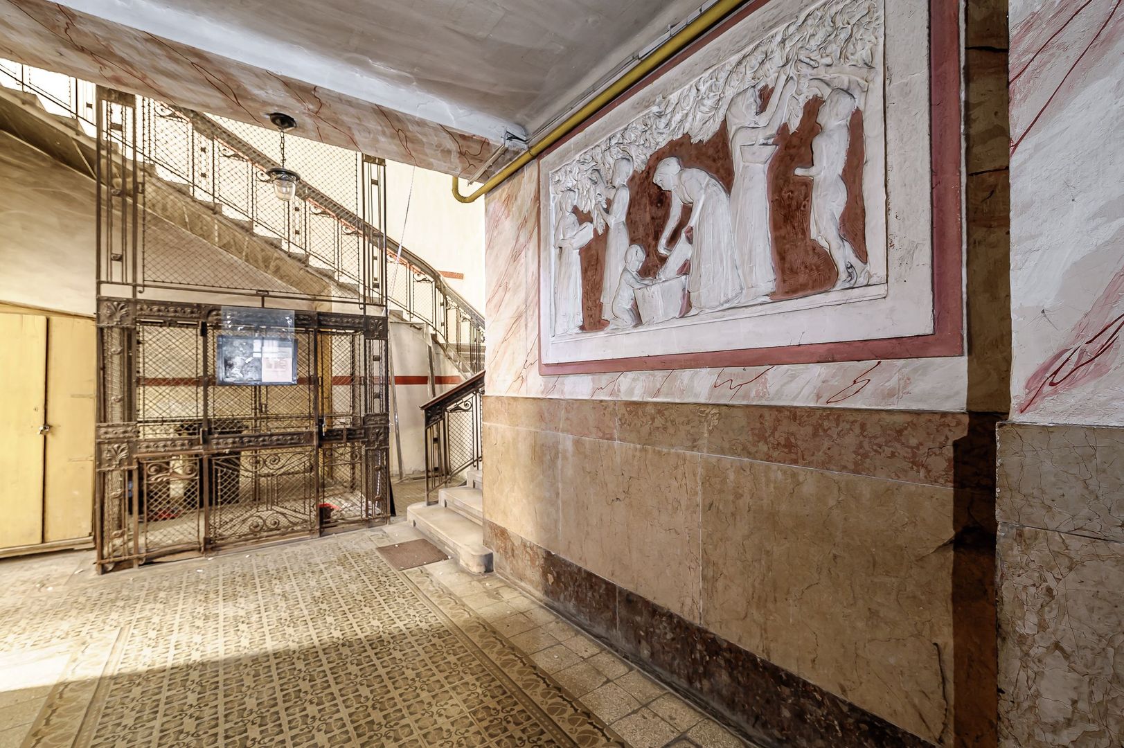 VÂNDUT! Apartament cu 4 Camere în Palatul Bohuș, Arad - Poză 11